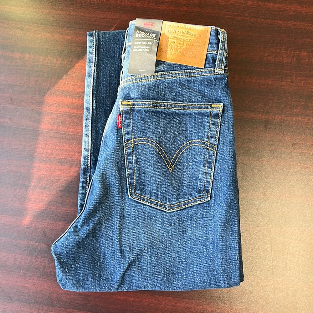 NWT Levi’s Ribcage Boot Jeans